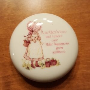 Holly Hobbie  Mother's Day paperweight 1980